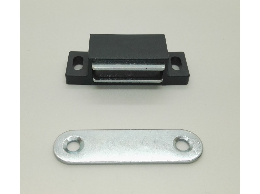 32968_MAGNET SITE TMAVY SEDY1